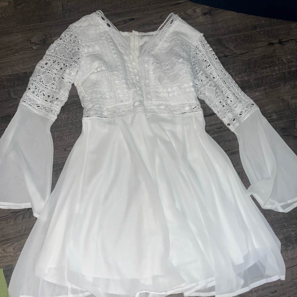 Elegant White Lace Women’s